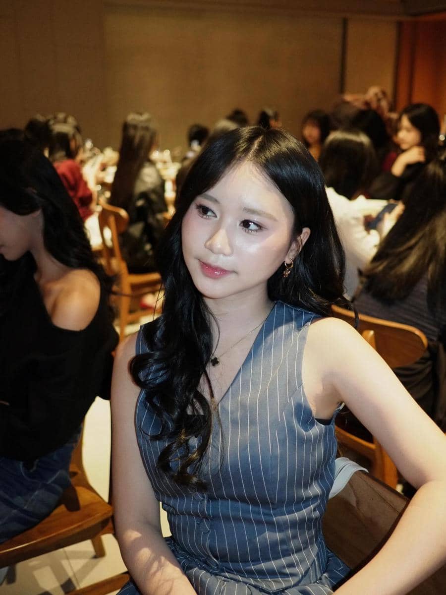 Potret Alya Amanda dalam unggahan akun Instagram @jkt48.alya, dengan ekspresi yang terekam pada foto tersebut.