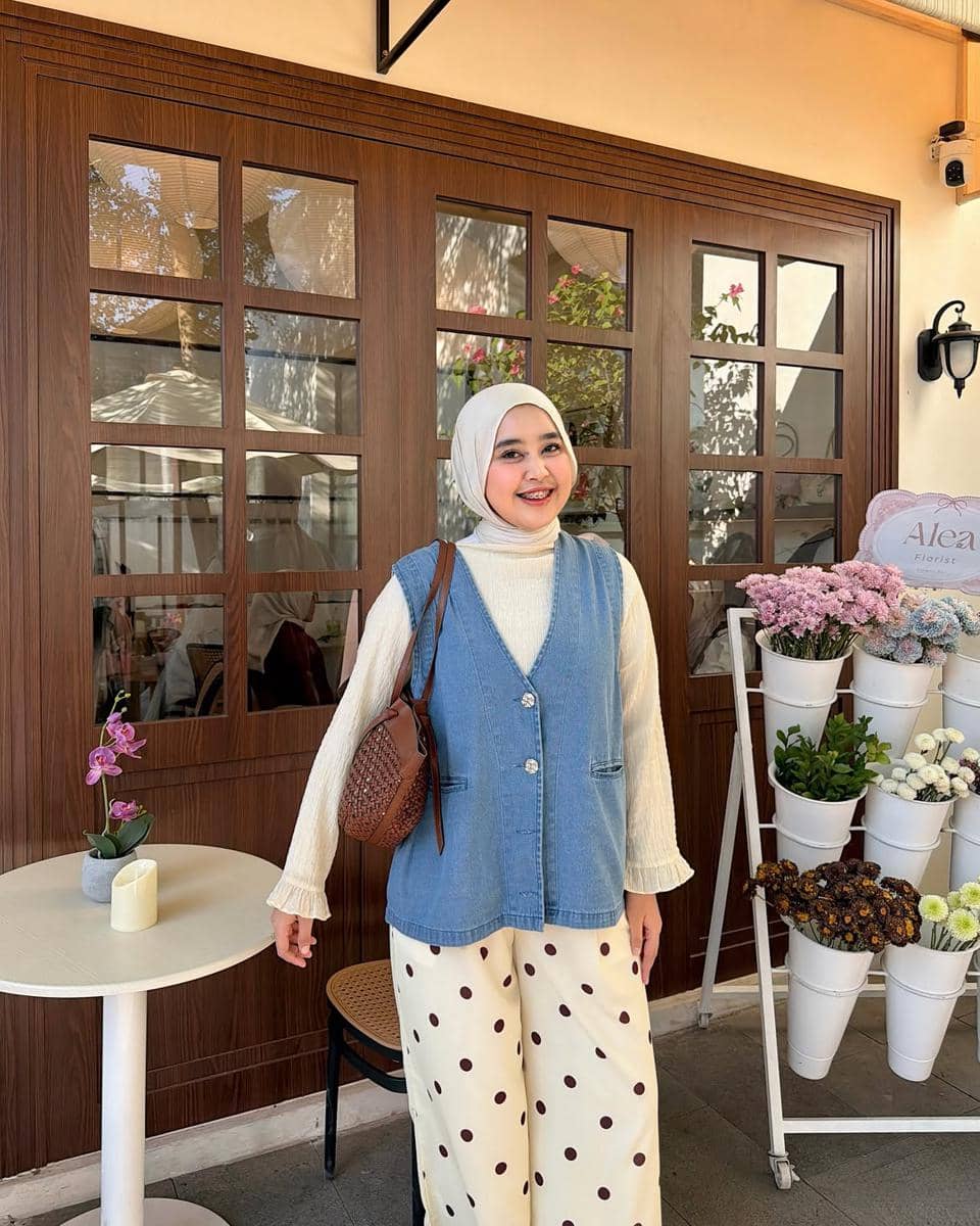 cara styling outfit polkadot ala Meilan Indrajati