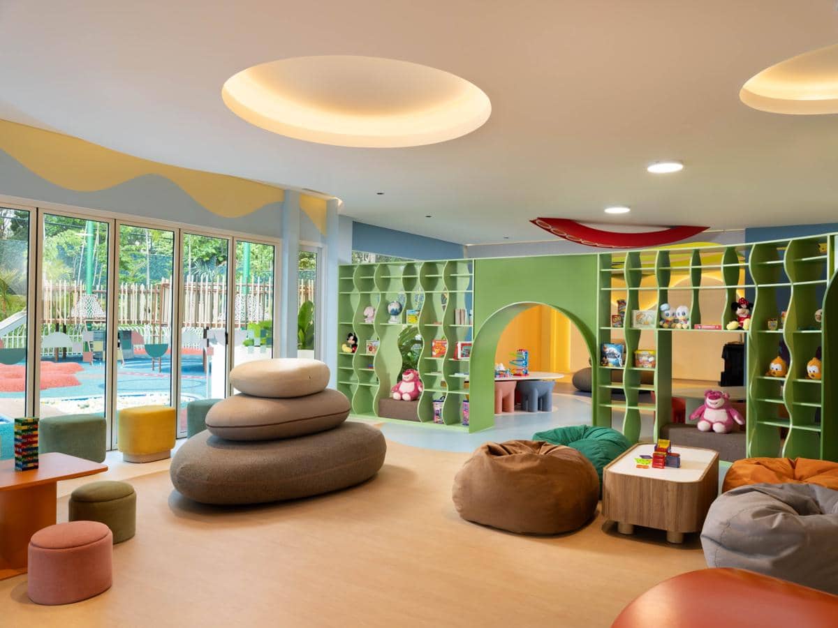 Little Birds Club di Movenpick Resort & Spa Bintan Lagoon, area bermain dan aktivitas khusus untuk anak-anak.