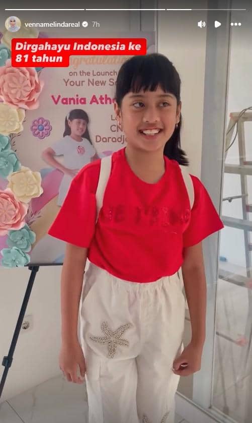 Anak artis mengikuti perayaan Hari Kemerdekaan 17 Agustus 2026 di lingkungan sekolah bersama teman-teman.