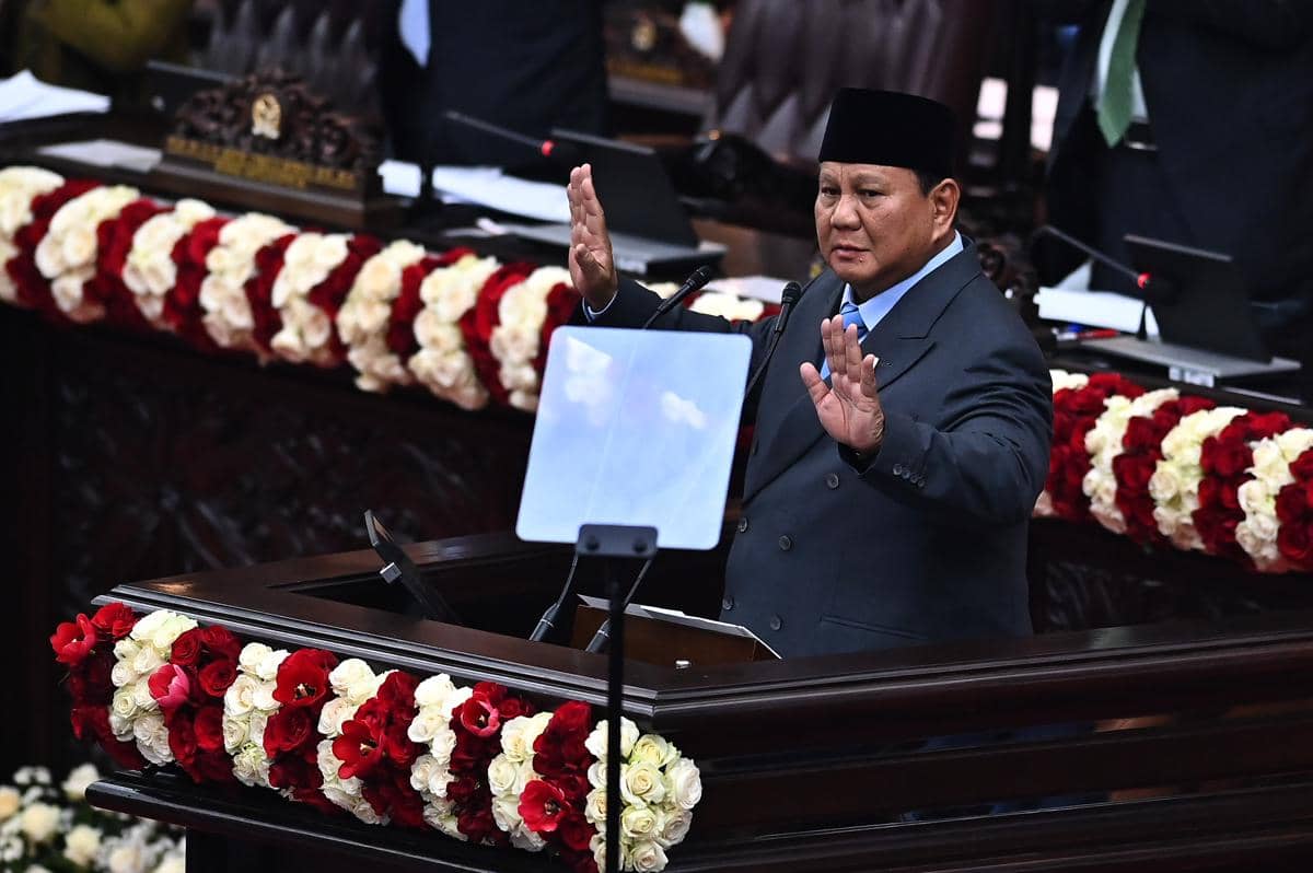 Prabowo Targetkan Akhir 2026 Semua Sekolah Dapat 3 Papan Interaktif