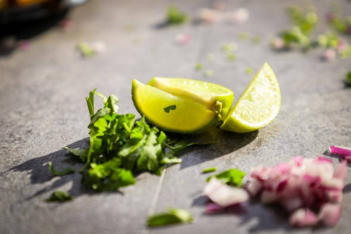 ilustrasi bahan cilantro lime dressing