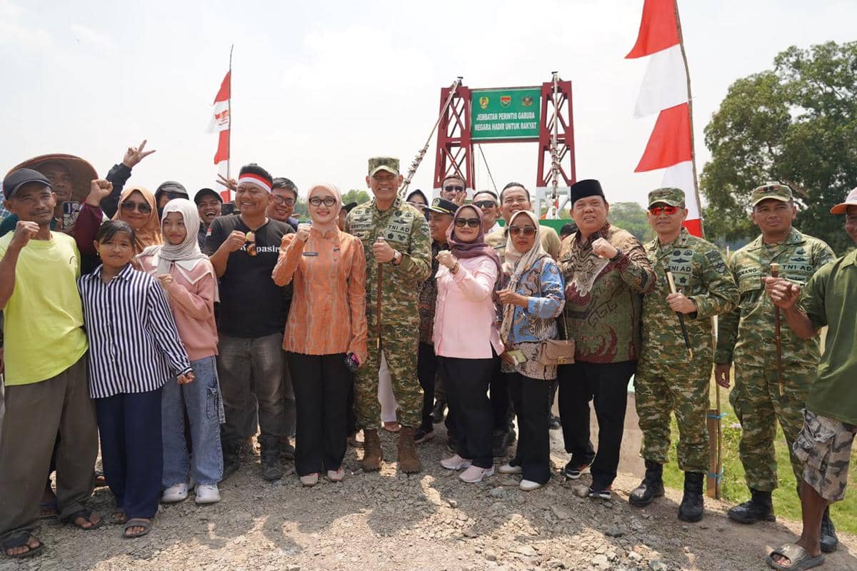 Suasana peresmian Jembatan Garuda Merah Putih di Desa Kali Pasir, Kecamatan Way Bungur, Kabupaten Lampung Timur.