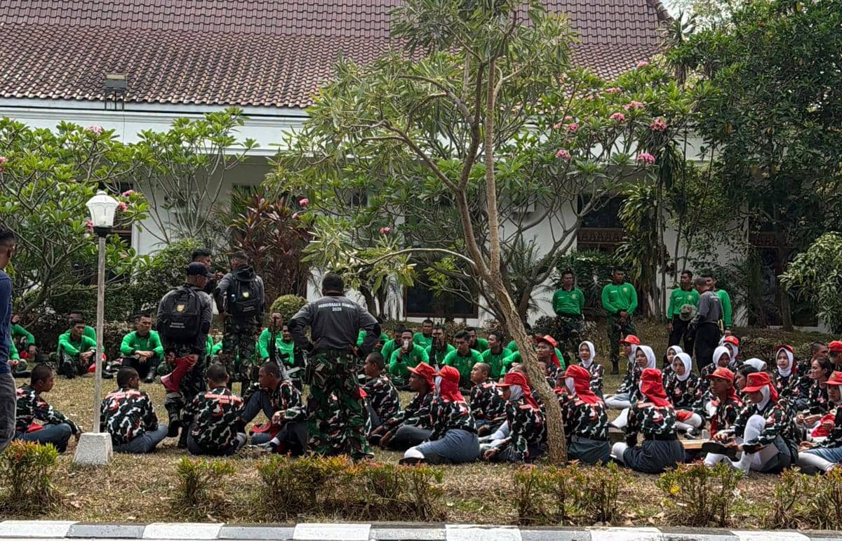 Kelompok Paskibraka Provinsi Sumsel dalam persiapan menjalankan tugas pada upacara HUT ke-81 Kemerdekaan RI.