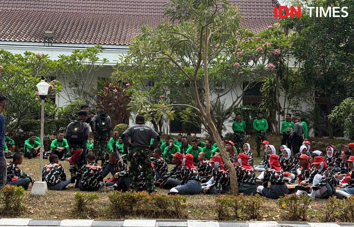 Kelompok Paskibraka Provinsi Sumsel dalam persiapan menjalankan tugas pada upacara HUT ke-81 Kemerdekaan RI.