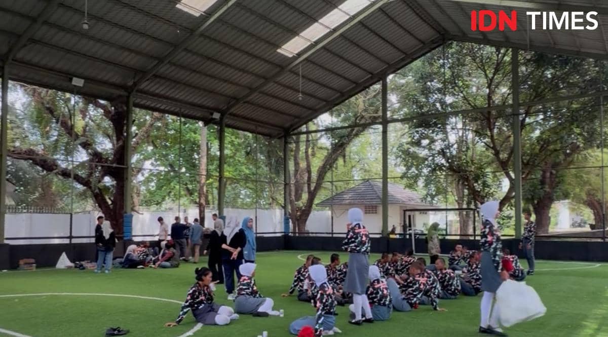 Kelompok Paskibraka Provinsi Sumsel dalam persiapan menjalankan tugas pada upacara HUT ke-81 Kemerdekaan RI. (IDN Times/Rangga Erfizal)