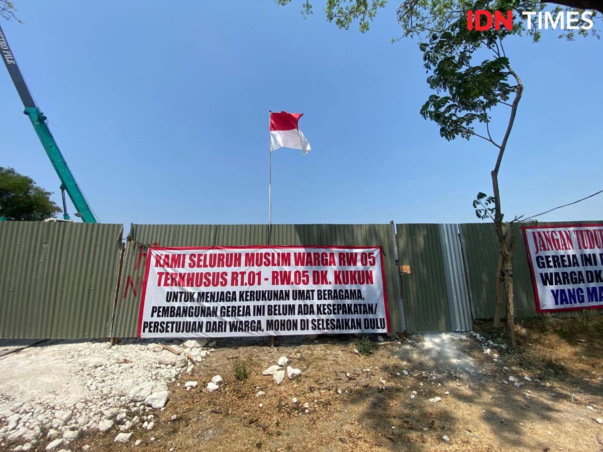 Spanduk Tolak Pembangunan Gereja Muncul di Citraland Surabaya