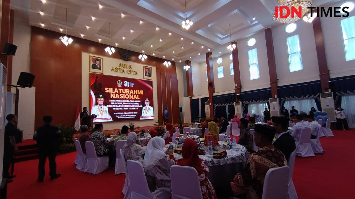 Peserta Silaturahmi Nasional bersama keluarga pahlawan, veteran, wredatama, dan LKSA di Aula Asta Cita Rujab Gubernur Sulsel.
