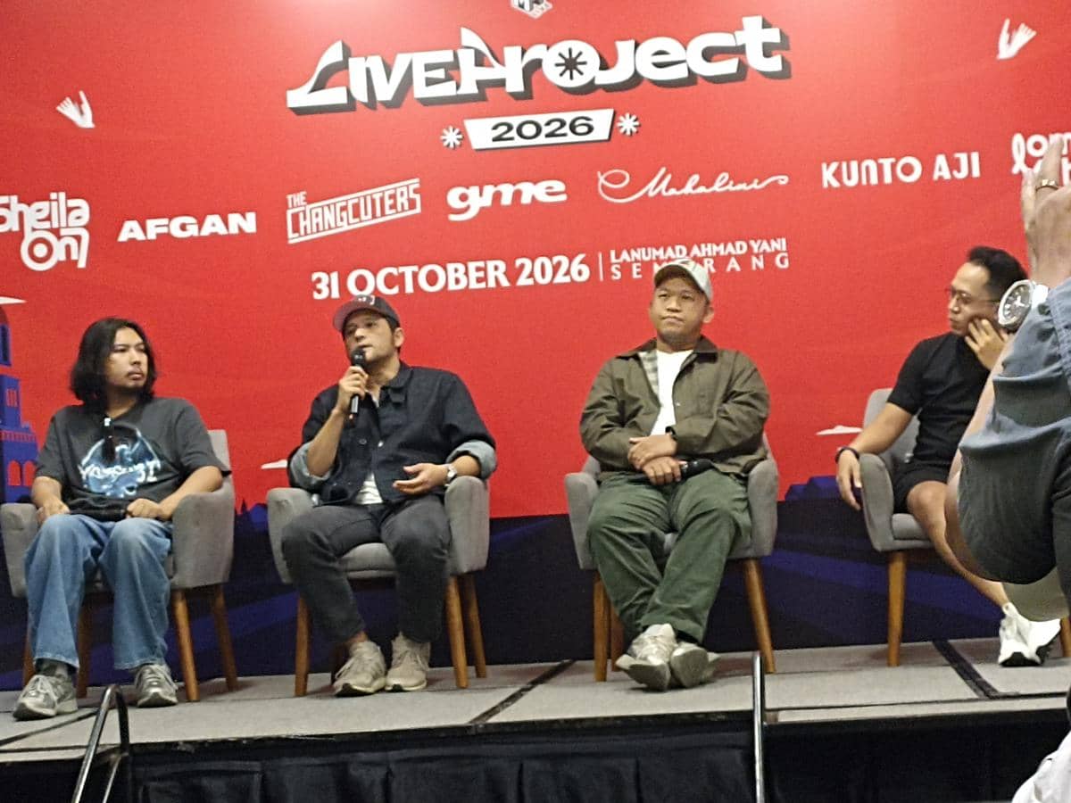Suasana panggung konser Live Project yang berkolaborasi dengan NKSTHI, Nanti Kita Sambat Tentang Hari Ini.