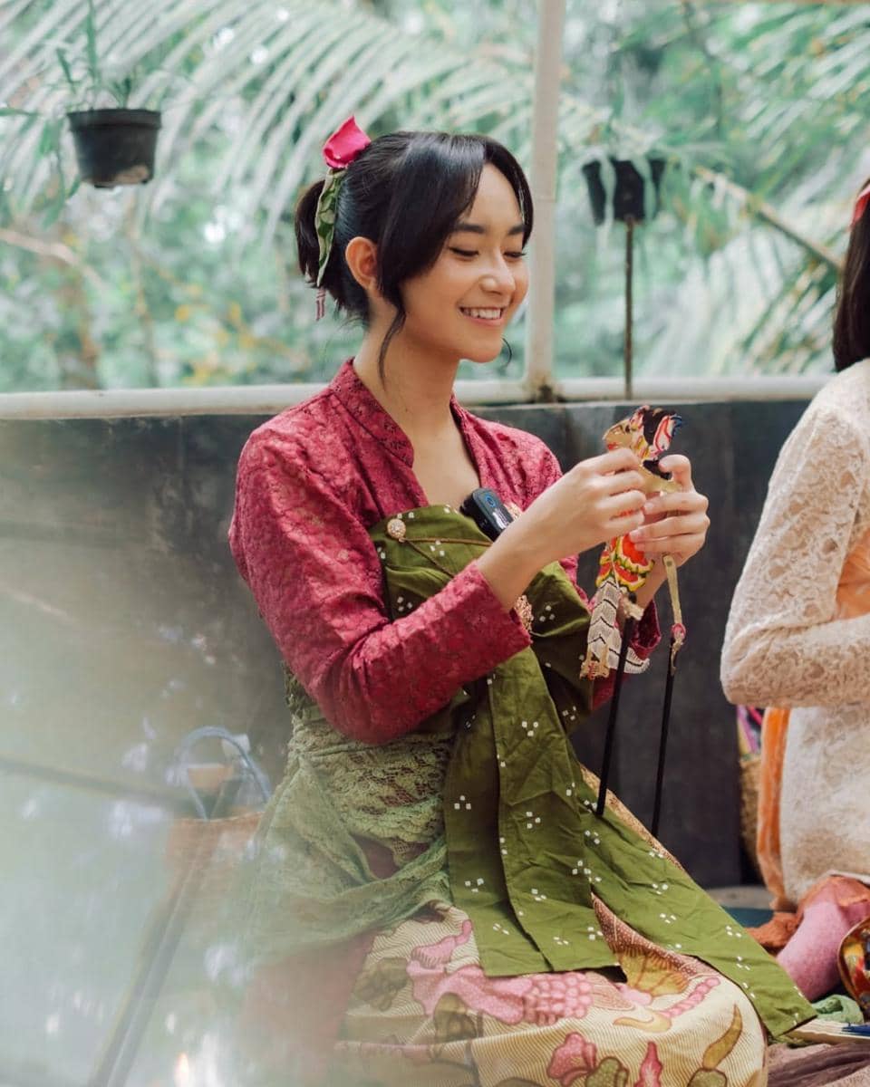 Member JKT48 bikin batik dan wayang
