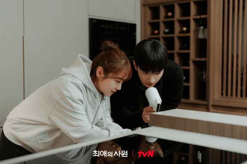 Kim Hye Jun dan Kang Hoon di drama My Bias, My Boss