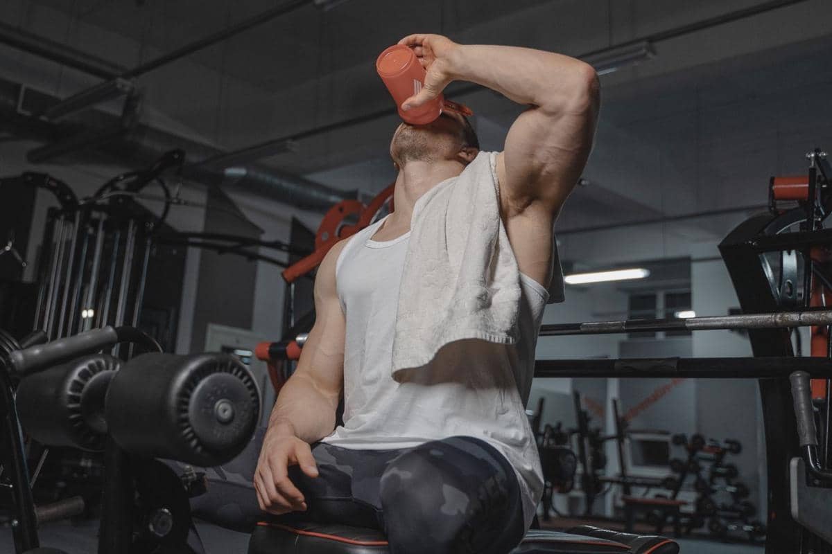 Minum Protein Shake Sebaiknya Sebelum atau Sesudah Olahraga?