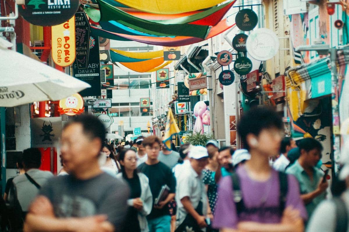 ilustrasi Singapura, pejalan kaki, crowd