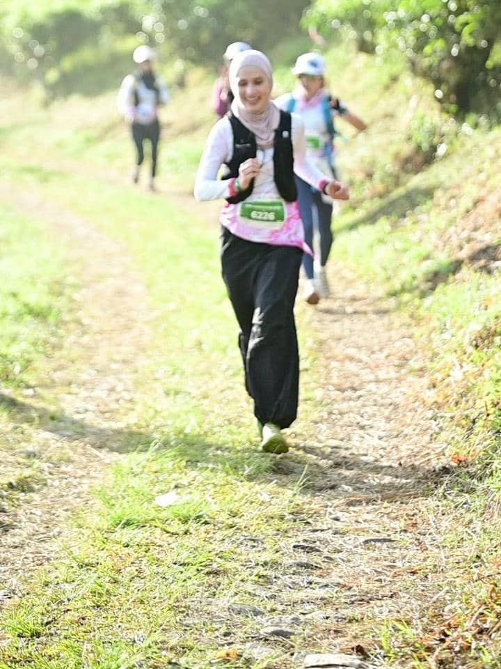 Dwi Handayani jajal trail run di kebun teh
