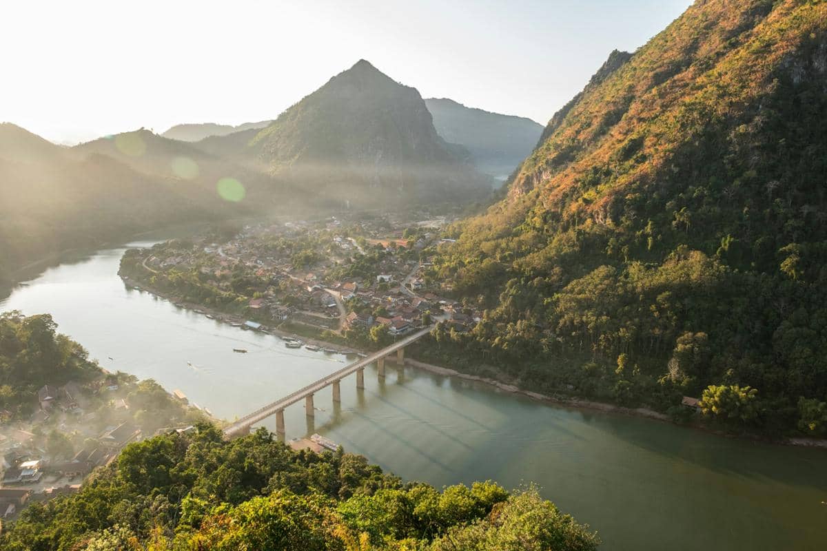 ilustrasi Nong Khiaw, Laos