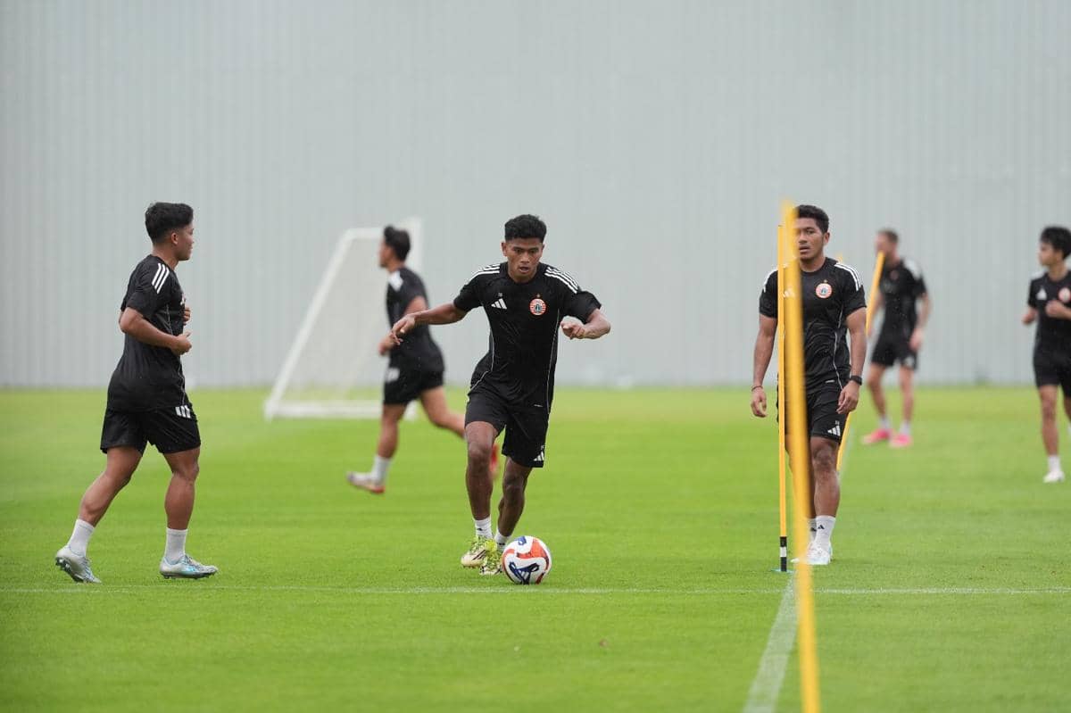 Para pemain Persija menjalani sesi latihan fisik dan taktik dalam pemusatan latihan di Thailand bersama Shin Tae Yong.