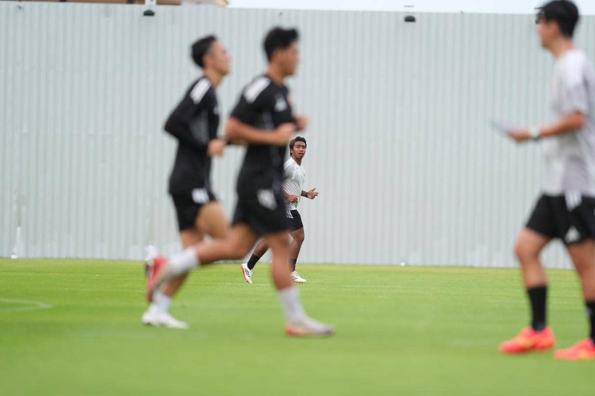 Para pemain Persija mengikuti latihan fisik dan taktik bersama pelatih Shin Tae Yong dalam pemusatan latihan di Thailand.
