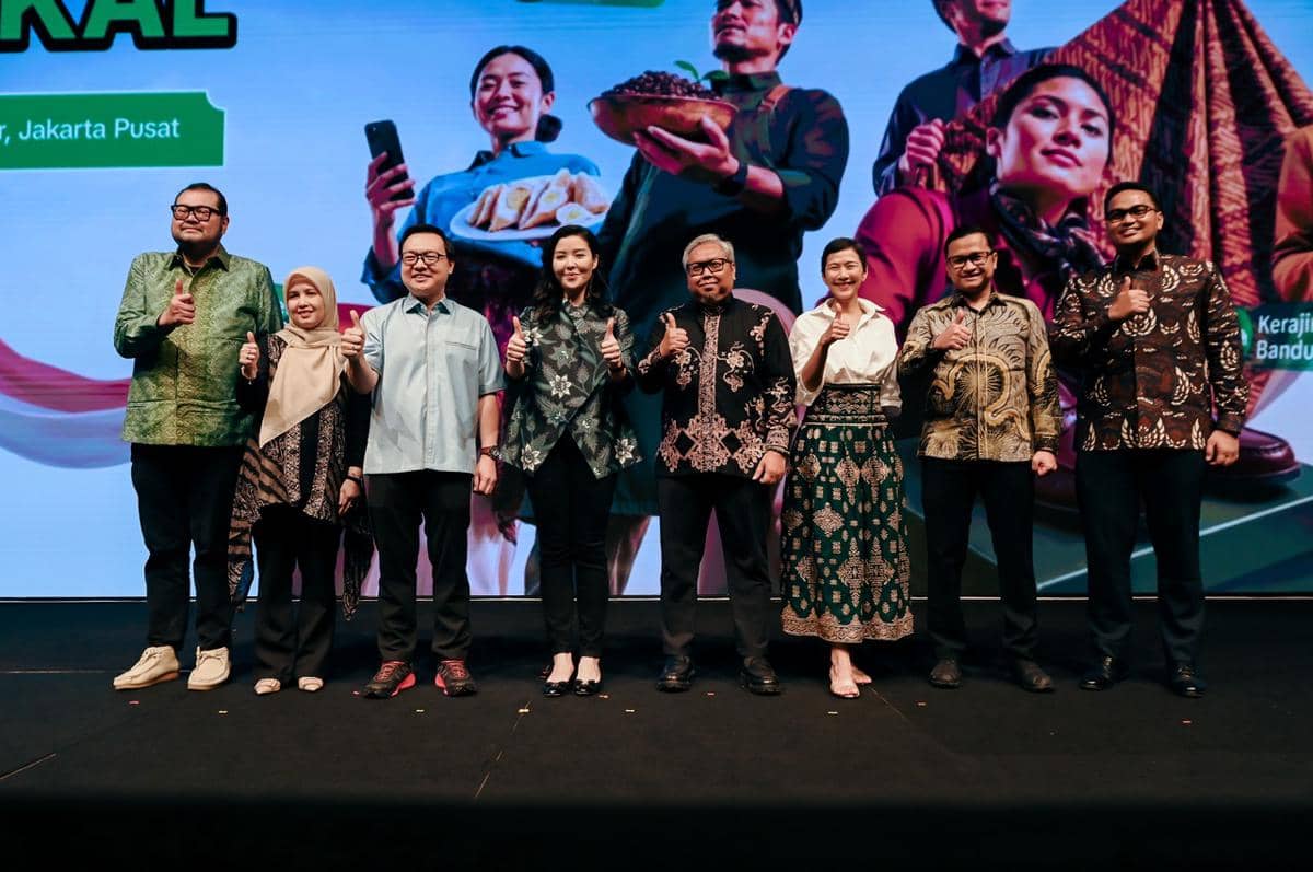 Perayaan kolaborasi Beli Lokal yang digarap Tokopedia dan TikTok Shop dalam sebuah acara promosi bersama.