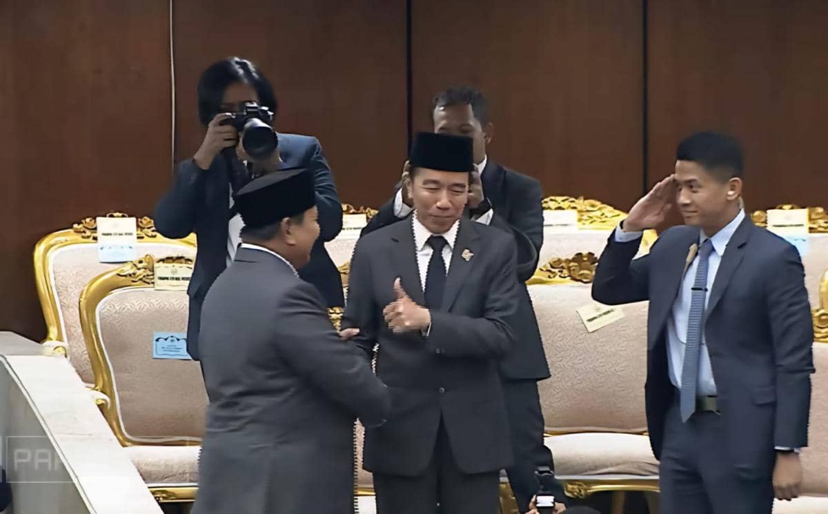 Pesan di Balik Jempol Jokowi ke Prabowo usai Pidato Kenegaraan