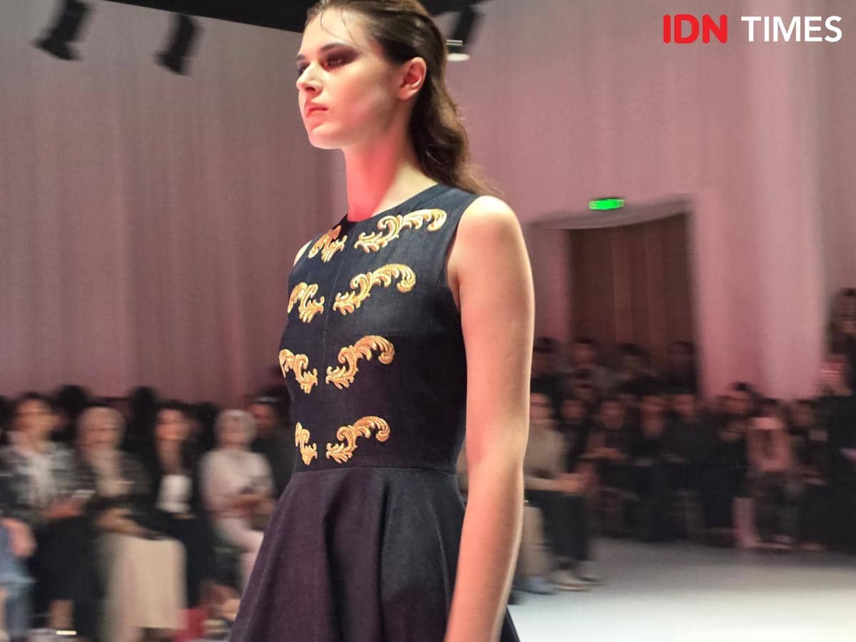 Koleksi "Après la Révolution” S/S 2027 karya Yosafat Dwi Kurniawan di Langham Fashion Soiree