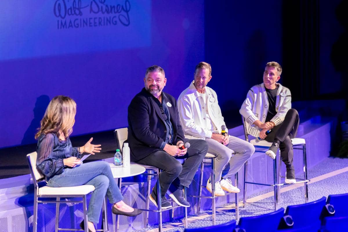 Empat panelis Disney pada sesi D23 2026: Emo O’Brien, David Lightbody, Kyle Laughlin, dan Zach Riddley.