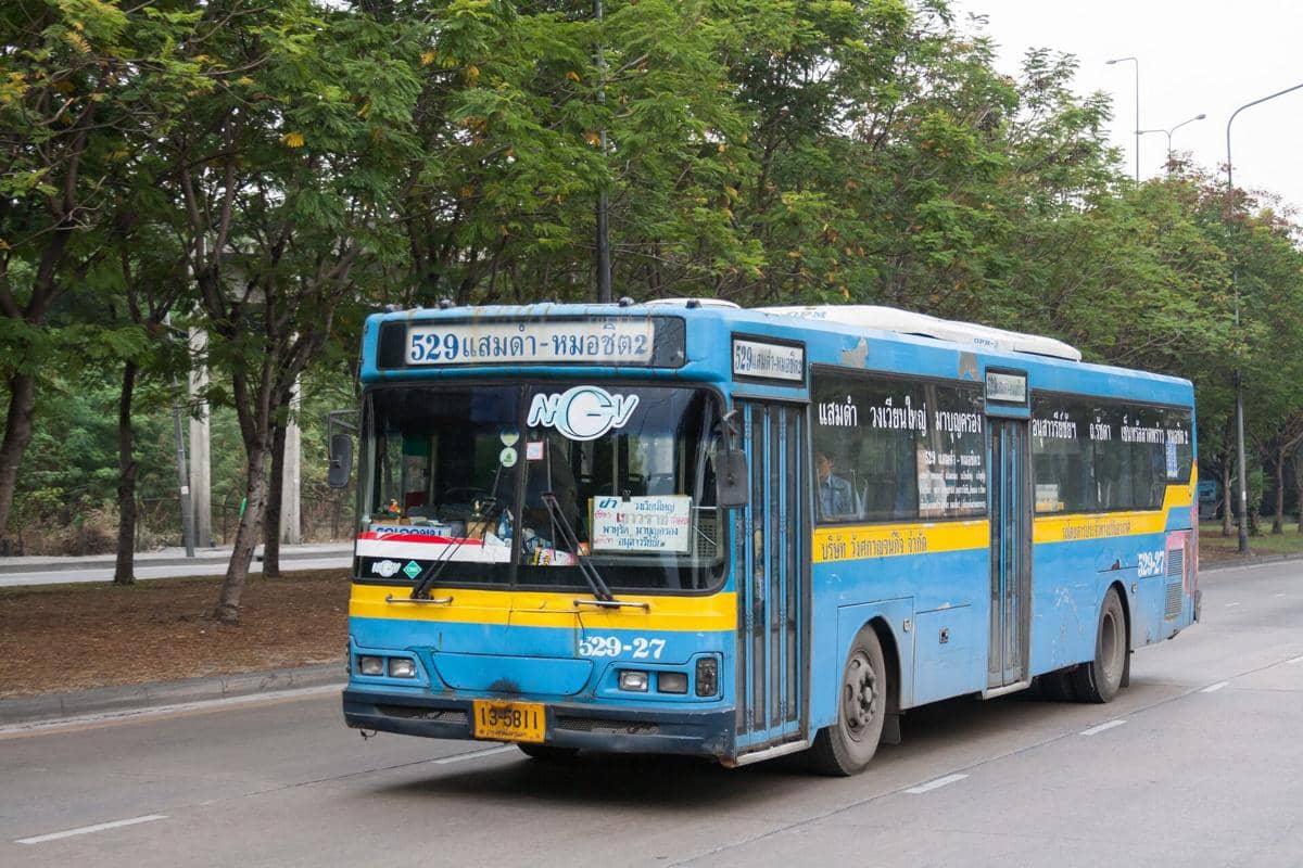 ilustrasi bus di Bangkok