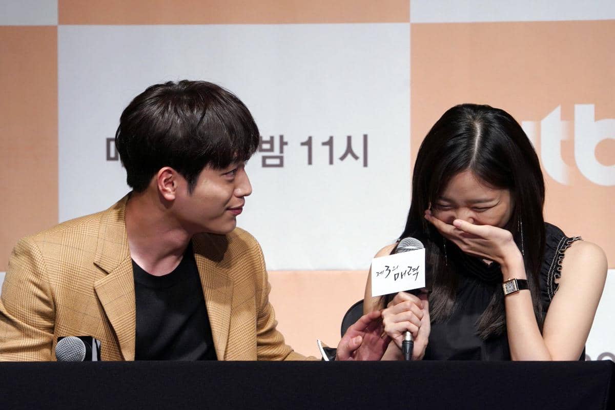 Potret Seo Kang Joon dan Esom