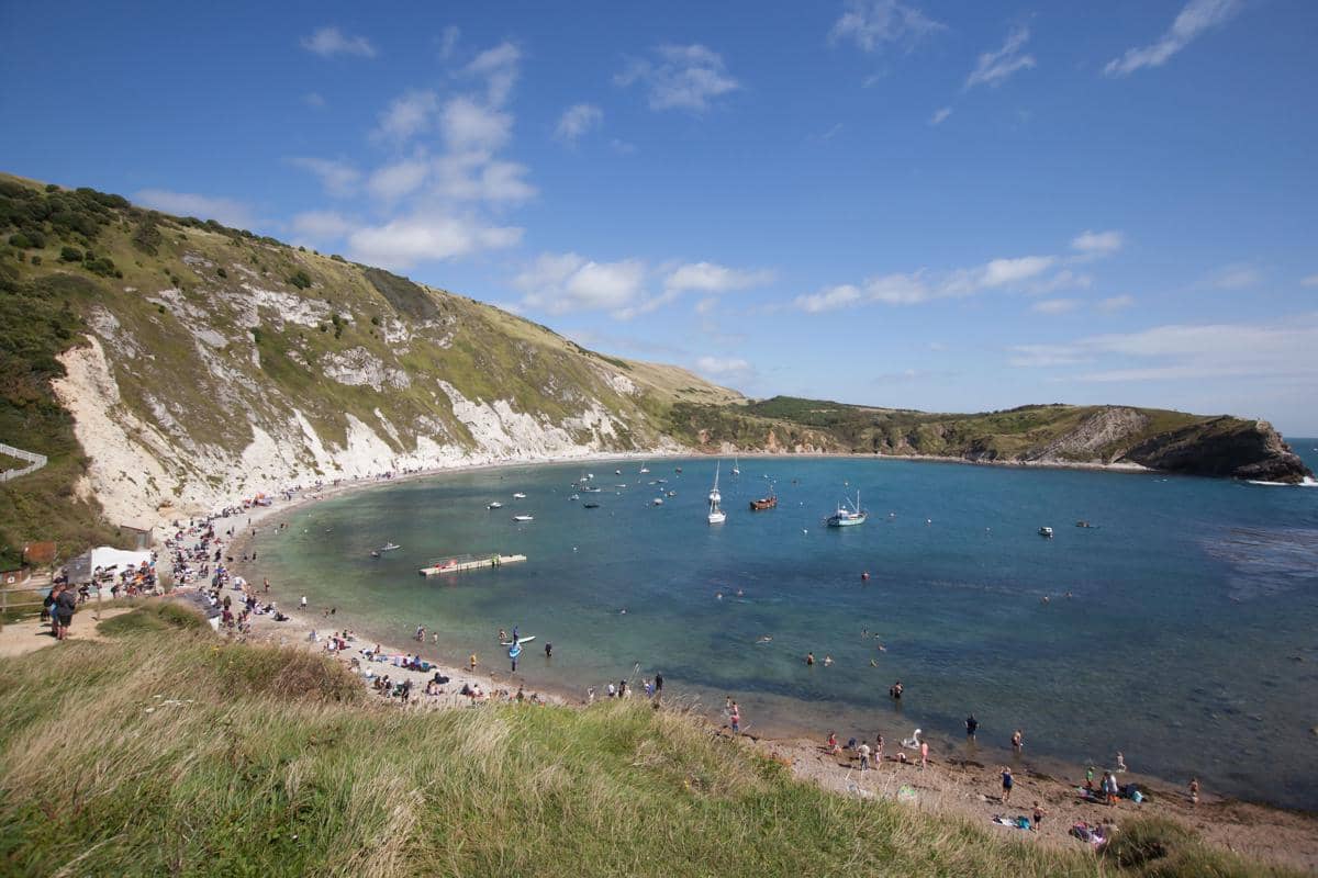 ilustrasi Lulworth Cove