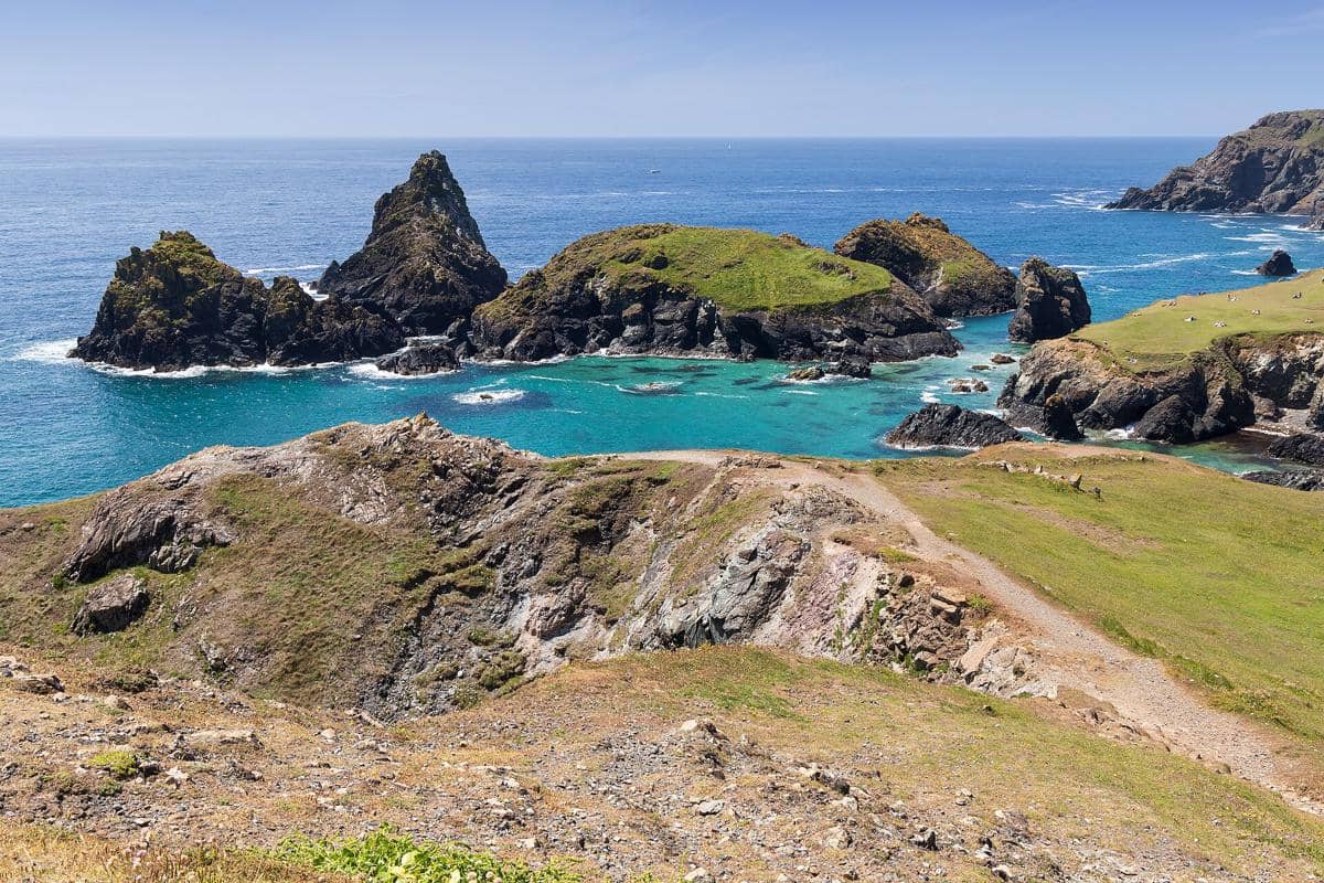ilustrasi Kynance Cove