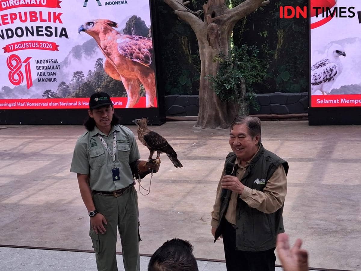 Pendiri TSI Jansen Manansang menyampaikan sambutan tentang Elang Jawa yang berhasil merawat anaknya sendiri.