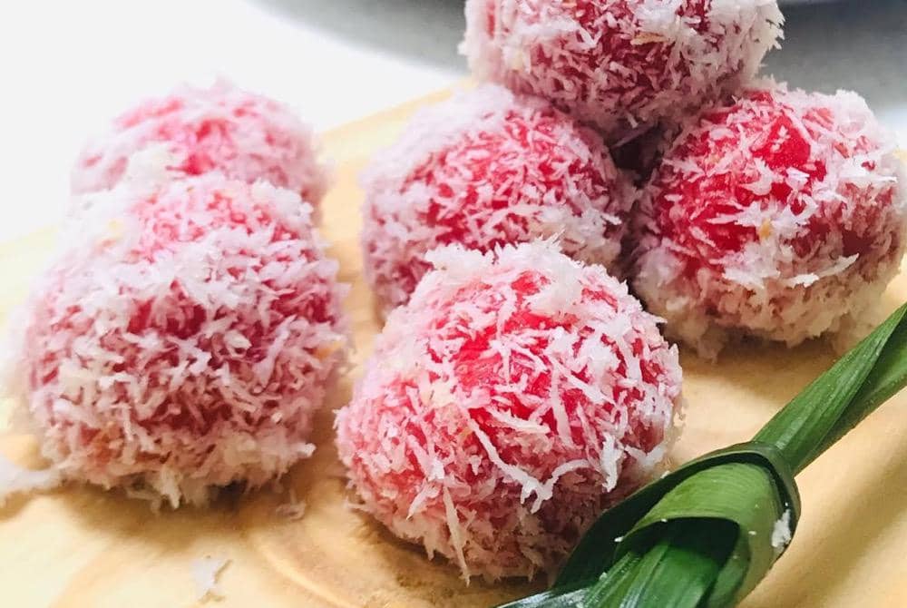 ilustrasi klepon merah putih lumer