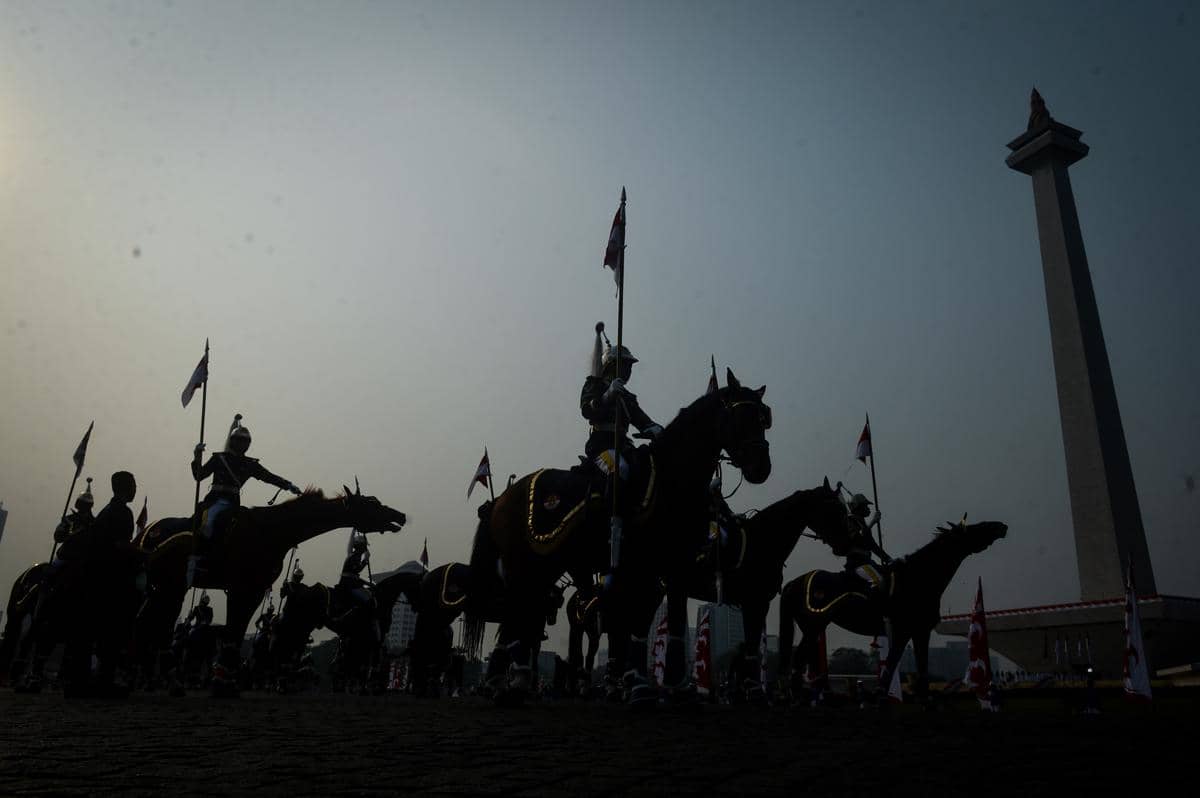 Prajurit TNI mengikuti gladi bersih Upacara HUT ke-81 Kemerdekaan RI di kawasan Monas, Jakarta, Sabtu (15/8/2026)