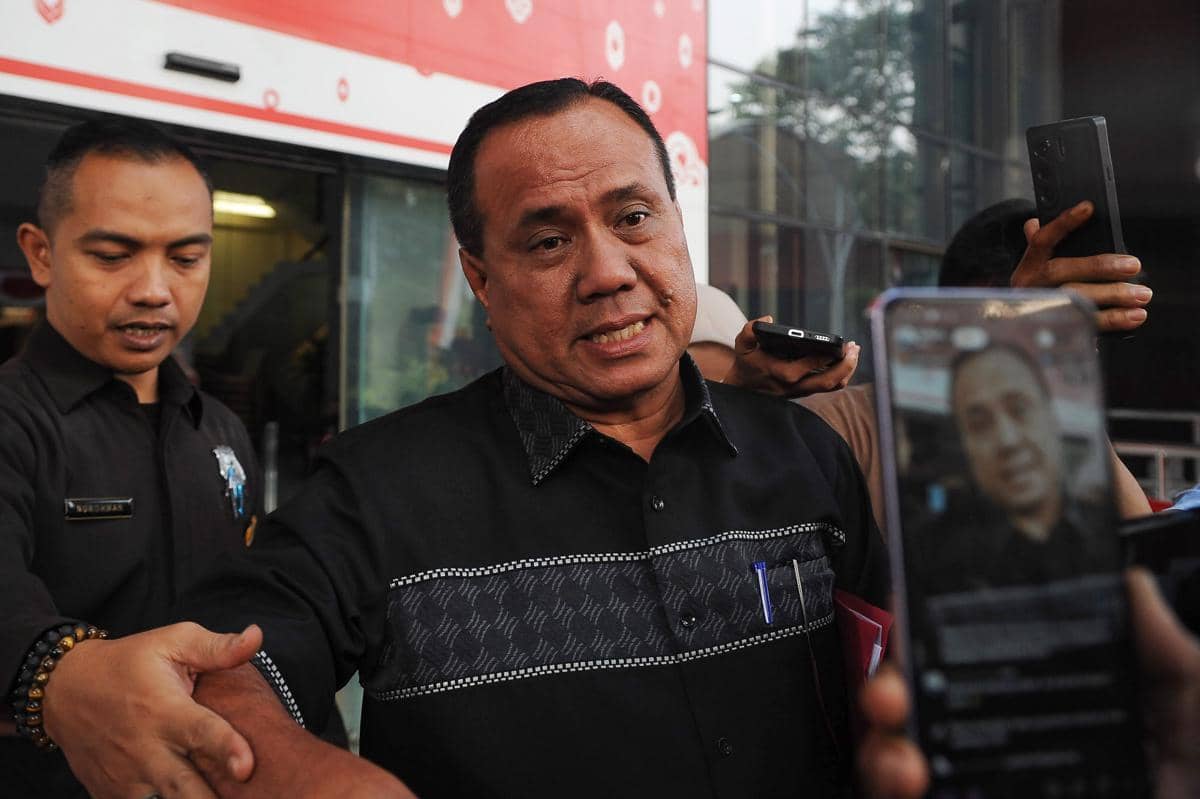 Ketua DPRD-PJ Sekda Kuansing Dicecar KPK Soal Skandal Amplop Raja Juli