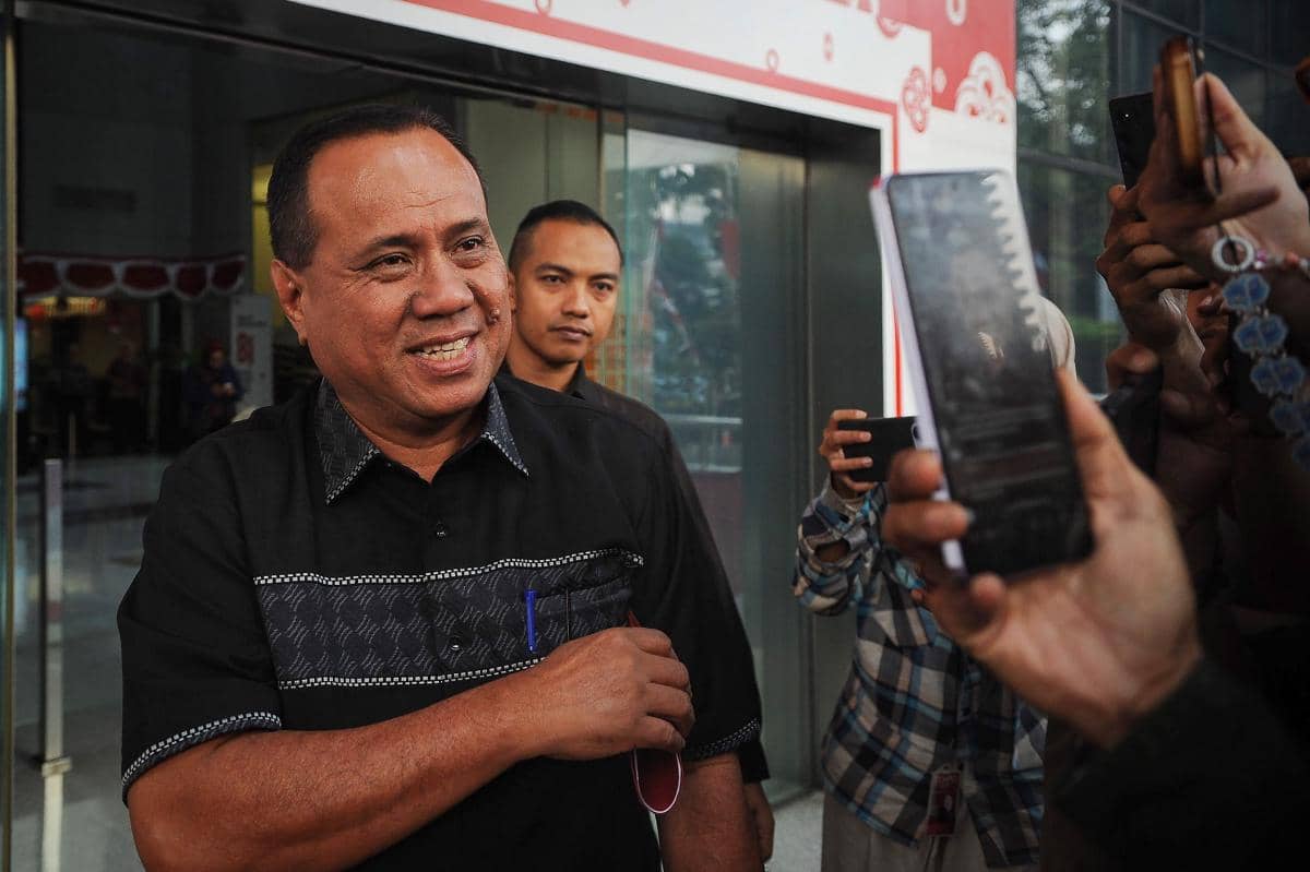 antarafoto-kpk-periksa-ketua-dprd-kuansing-juprizal-1786795856.jpg
