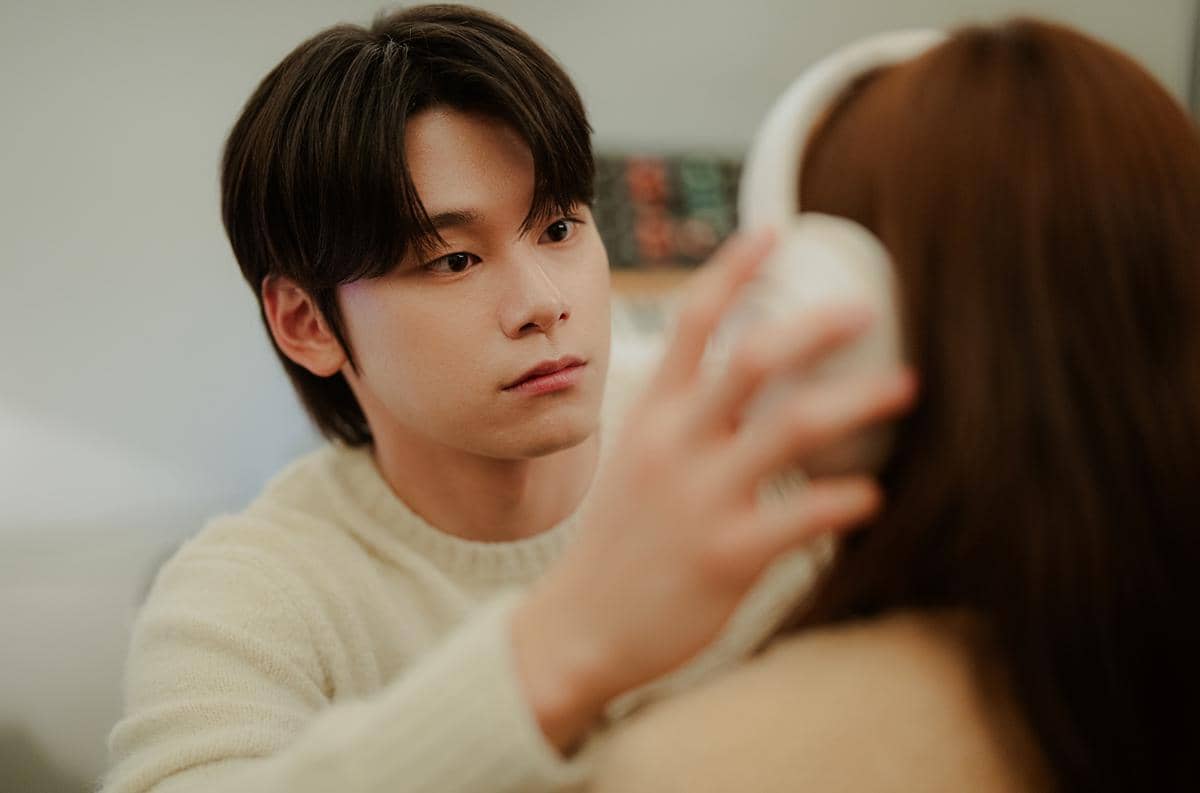 5 Tanda Da Reum Lihat Lee Chan Bukan Sekadar Bias di My Bias, My Boss