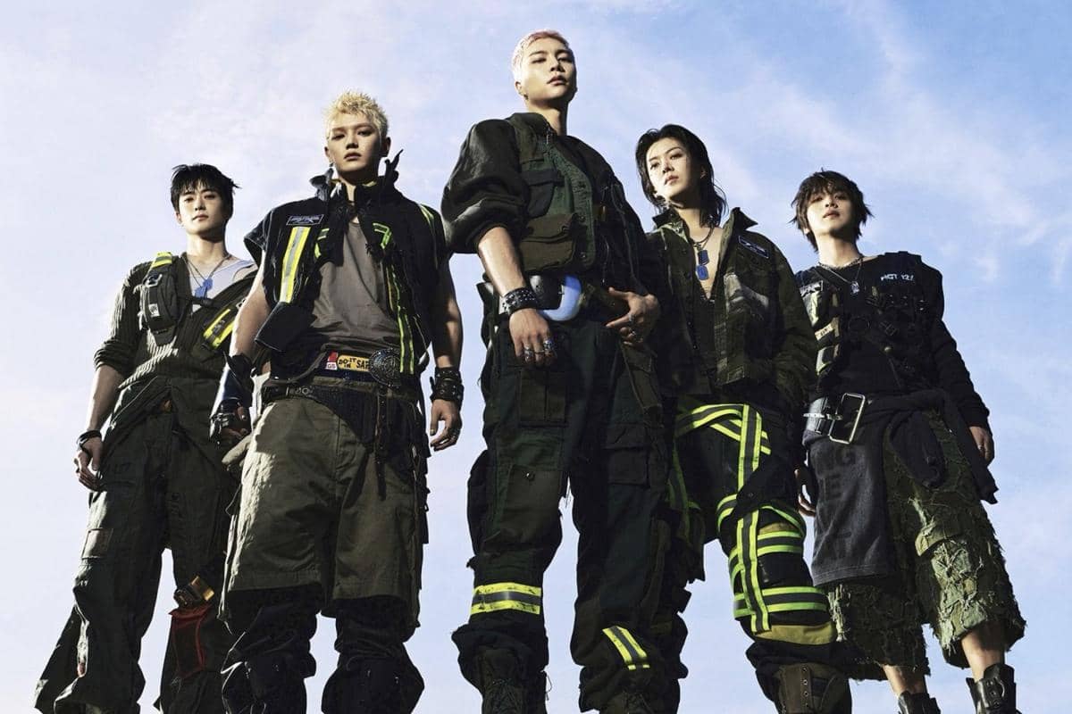 Para anggota NCT 127 dalam visual promosi era BLINGY dan Piñata yang dirilis melalui kanal resmi grup.
