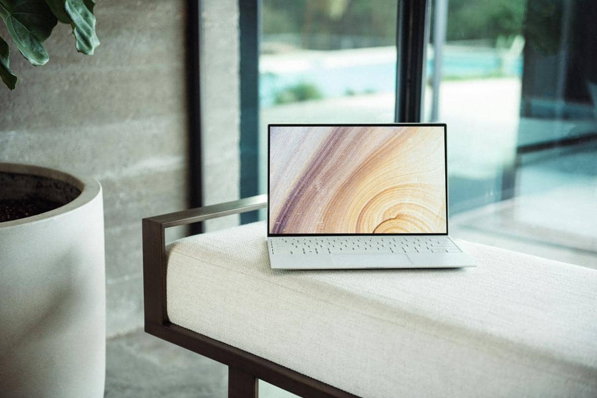 ilustrasi laptop