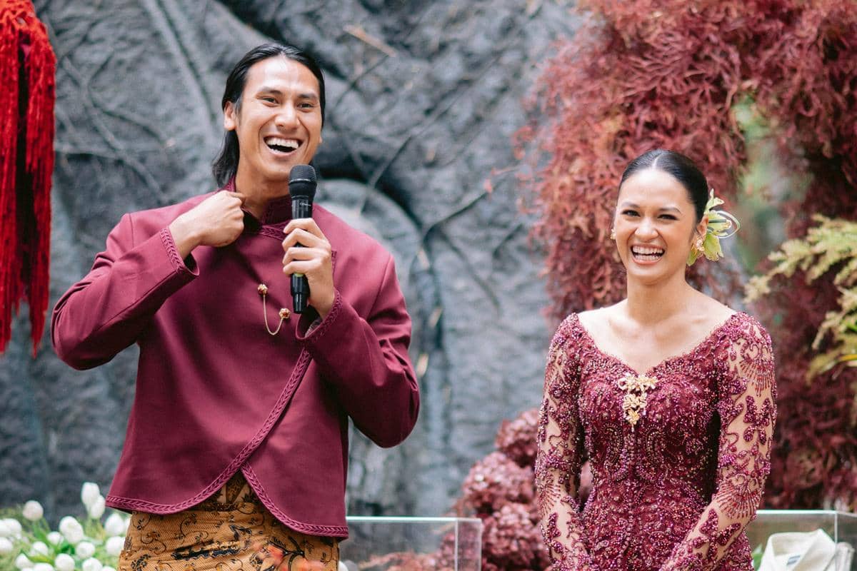 7 Potret Lamaran Sean Gelael dan Hana Malasan, Acara Digelar Intimate