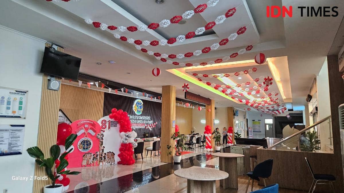 Interior ruang pelayanan Kantor Pertanahan Tangerang Selatan yang digunakan untuk melayani masyarakat.