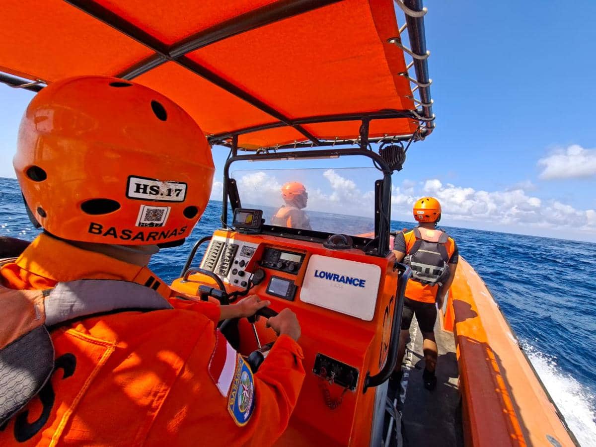 Tim SAR Sisir Selat Lombok-Nusa Penida Cari 4 Korban KMP Putri Yasmin