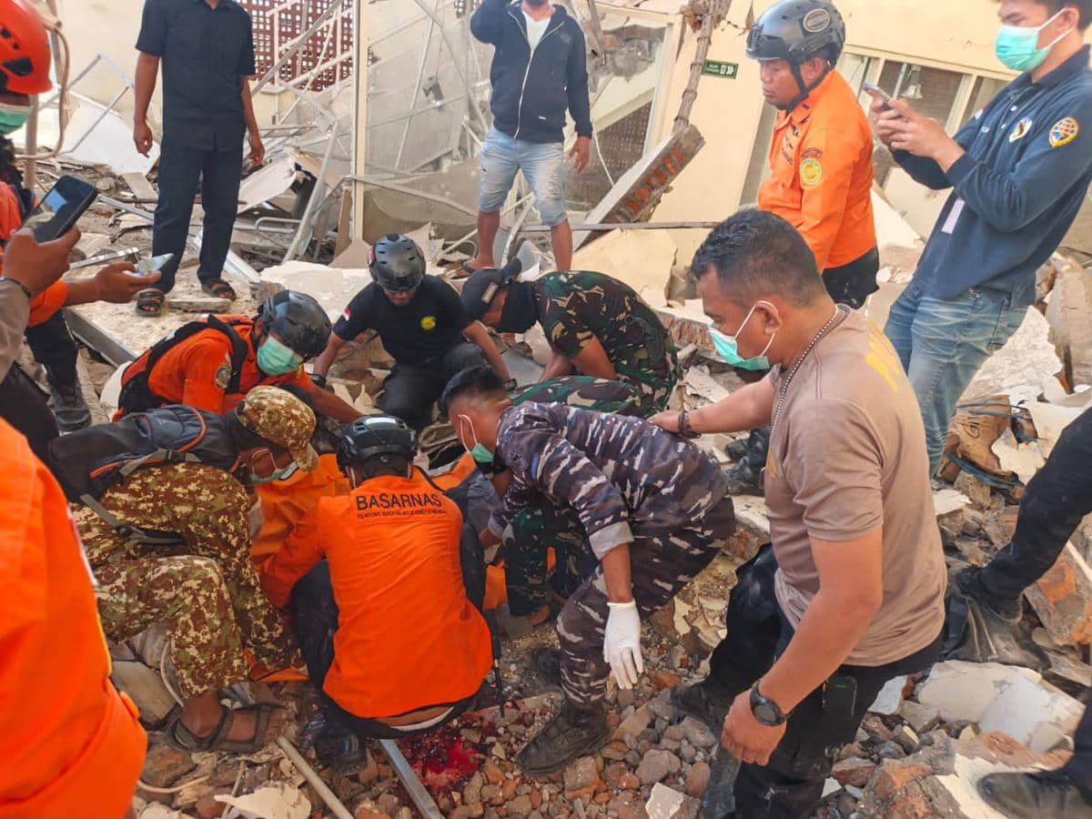 Gempa NTT: Kesaksian dari Ruteng, Tertahan Longsor hingga Listrik Padam