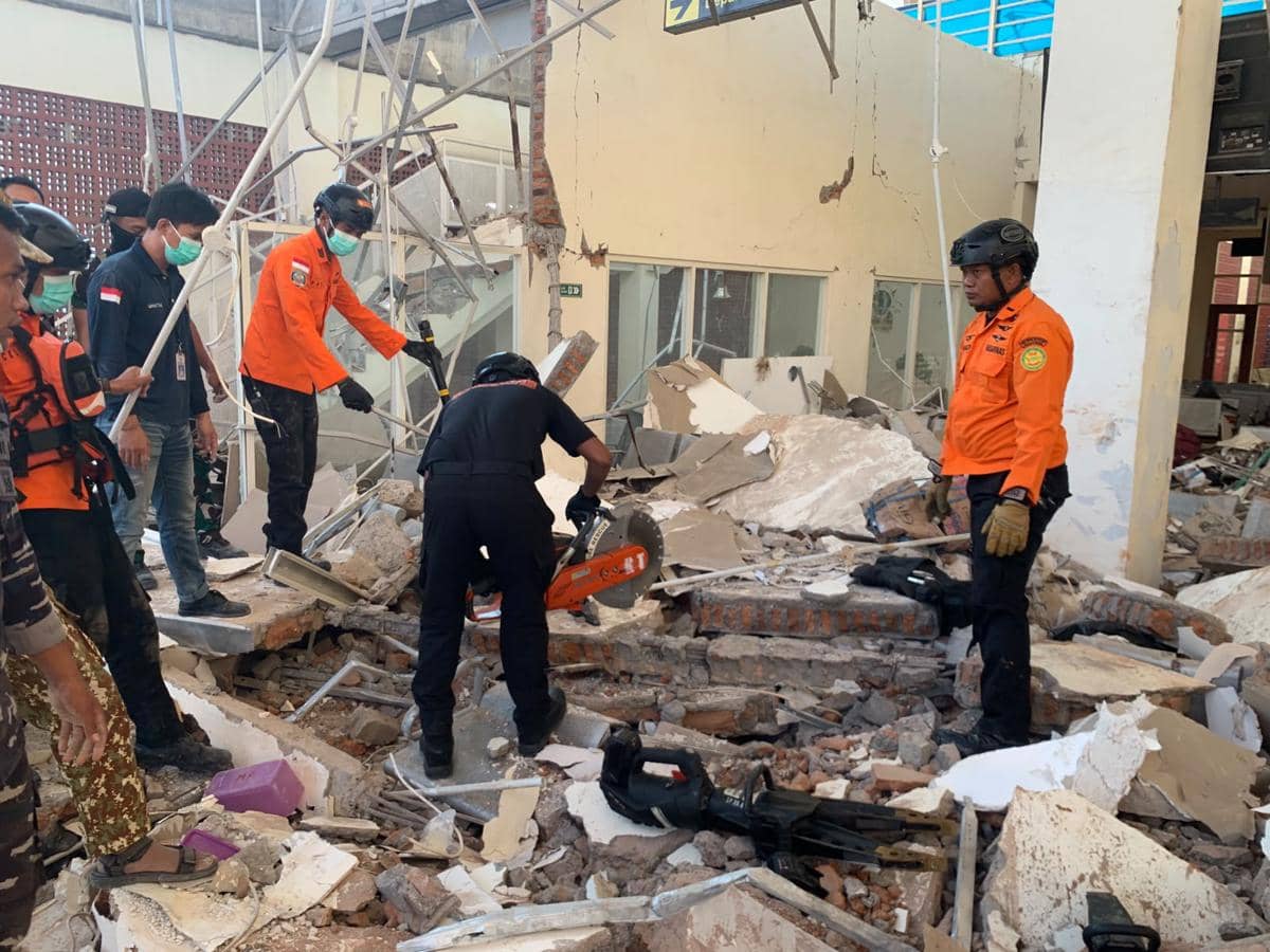 Ratusan Calon Penumpang Batal Terbang ke Ende Akibat Gempa di Flores NTT