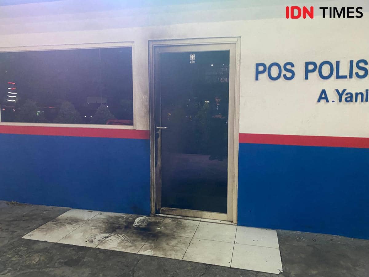 Pos Polisi A Yani Surabaya Dilempar Molotov 