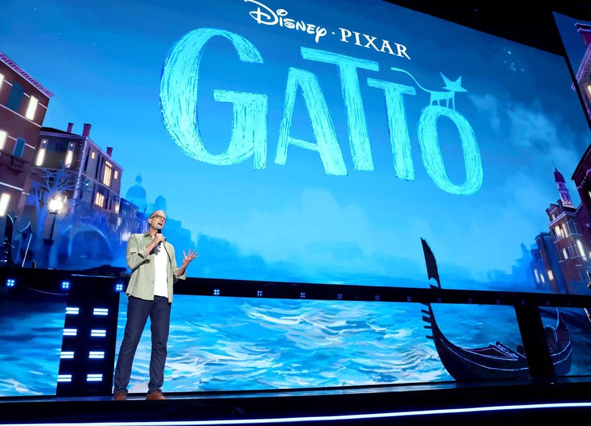 Pete Docter, Chief Creative Officer Pixar, berbicara di panggung acara D23 di Anaheim, California, pada 14 Agustus 2026.