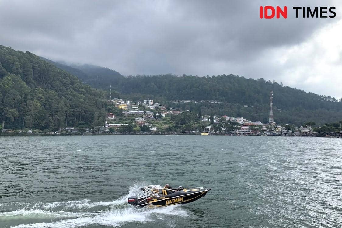 Mengapa Telaga Sarangan Sering Disebut Lake Comonya Indonesia?