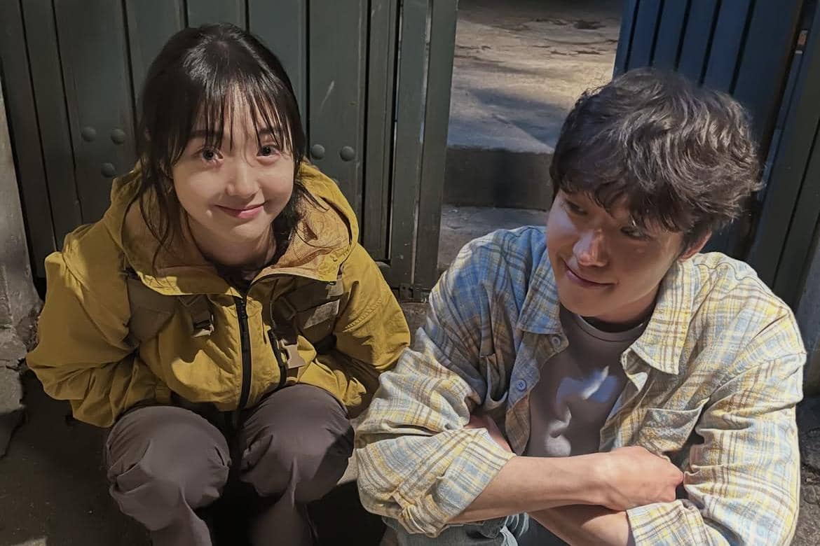Yoo Hyeon Soo dan Kim Hye Jun tampil bersama untuk A Shop for Killers Season 2 dalam unggahan Instagram.