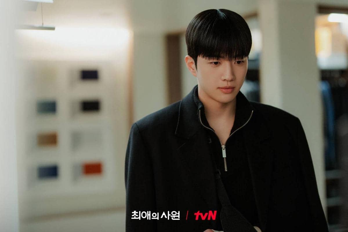 Cuplikan drama My Bias, My Boss produksi tvN yang menampilkan salah satu adegan dari serial tersebut.