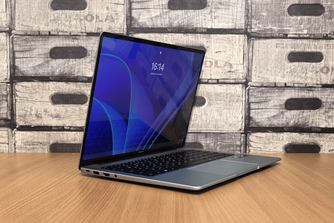 ilustrasi laptop