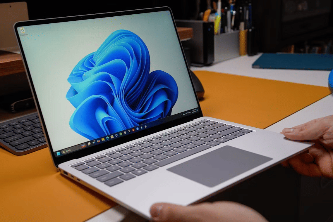 ilustrasi laptop