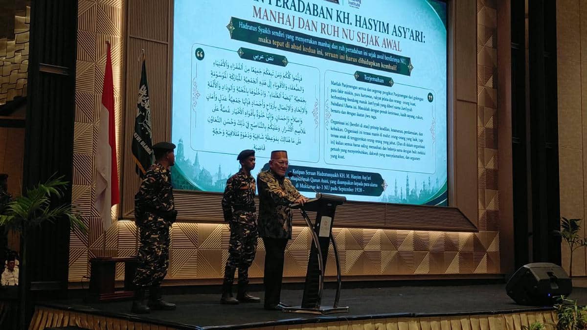Ketua PWNU Jawa Timur Abdul Hakim Mahfudz, yang akrab disapa Gus Kikin, saat menghadiri acara silaturahmi dengan kader NU di Hotel Claro Mak